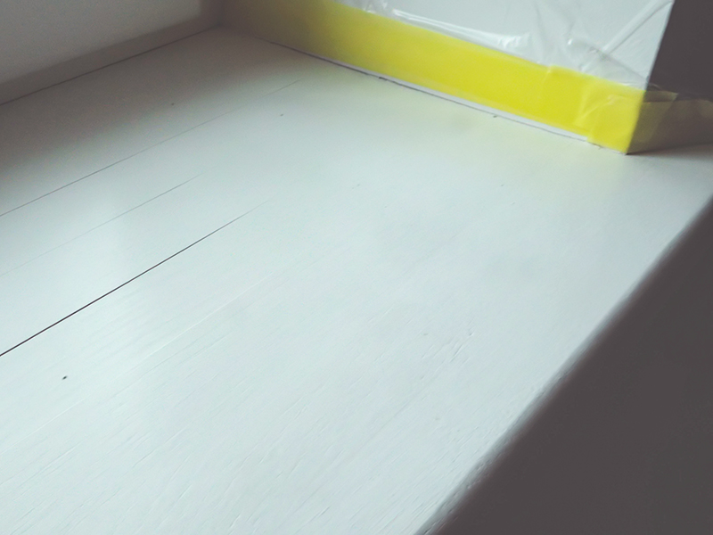 Покраска подоконников