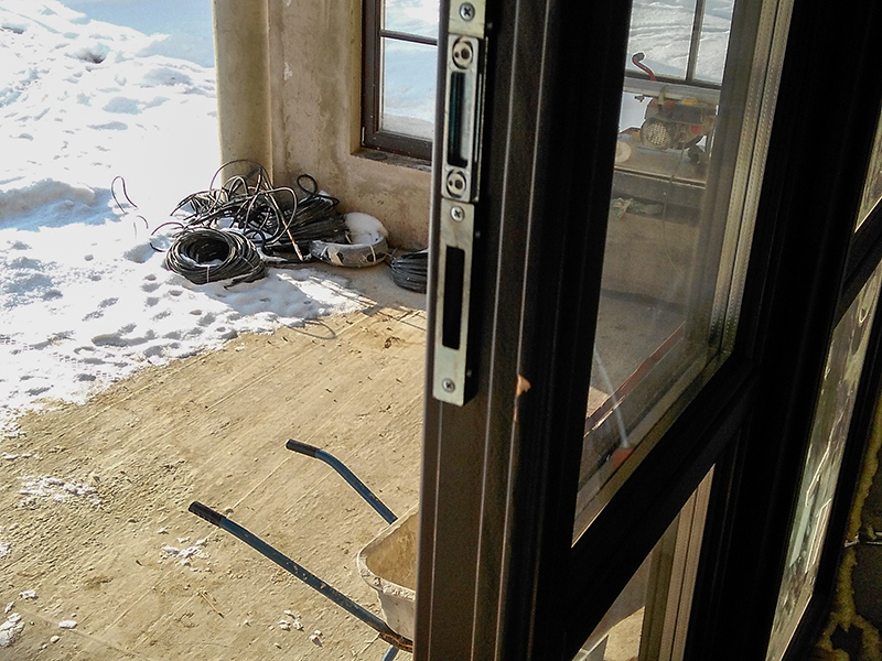 Скол на деревянном окна