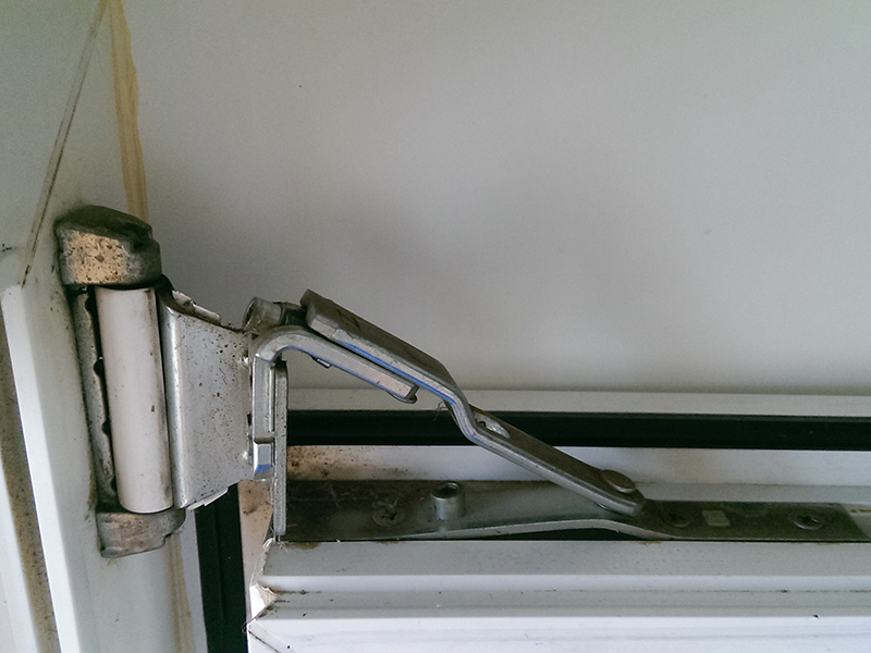 Переделка распашных створок в поворотно-откидные