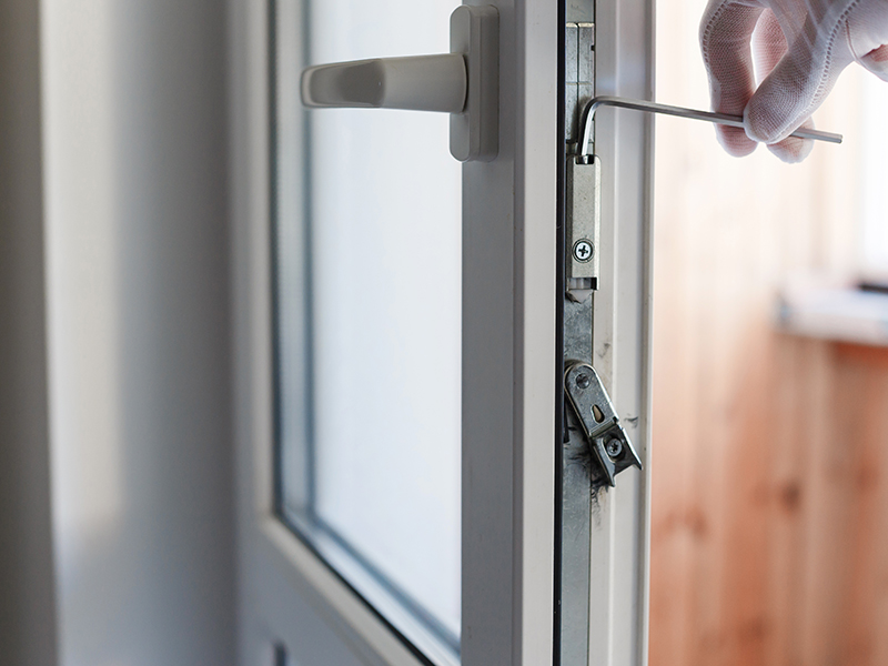 Плохо отрегулирована фурнитура