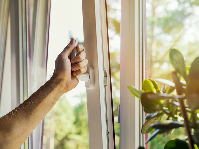 Откидная створка для лучшего проветривания