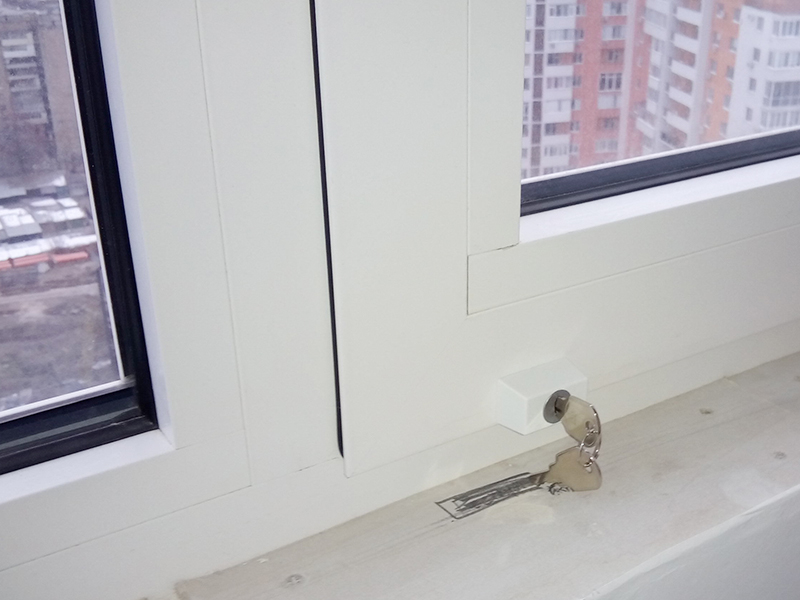 Блокиратор поворота створки на алюминиевые окна