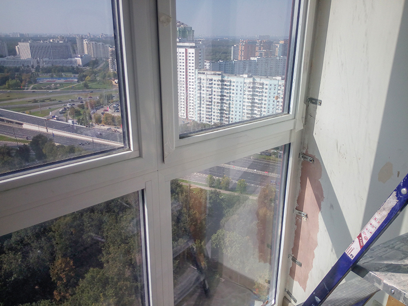 Открывающееся алюминиевое окно