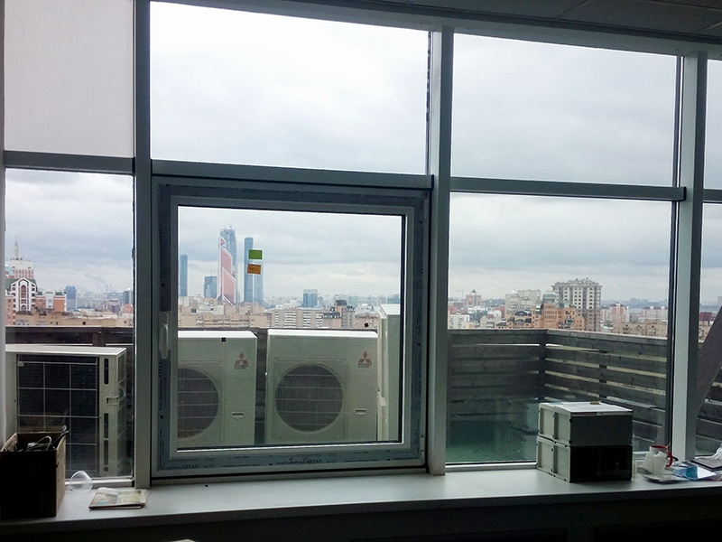 Открывающаяся створка в глухой секции