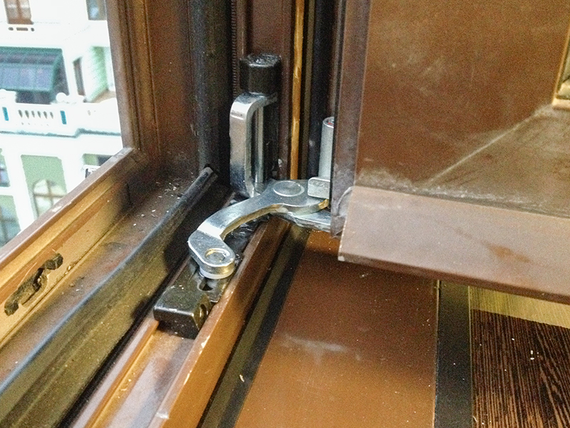 Скрытые петли для алюминиевых окон