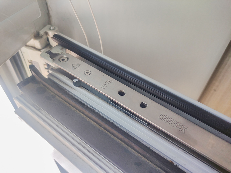 Замена сломанной фурнитуры алюминиевых окон