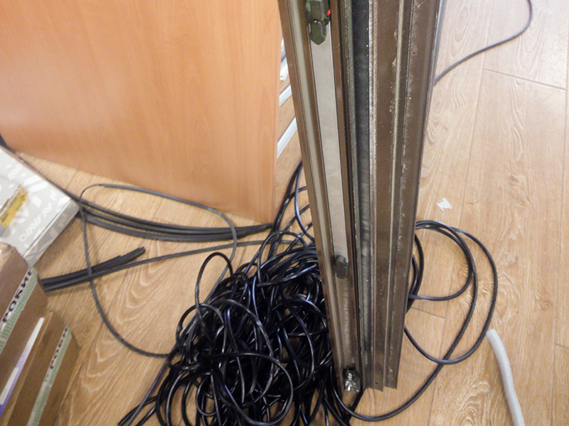 Замена уплотнителя в алюминиевых окнах