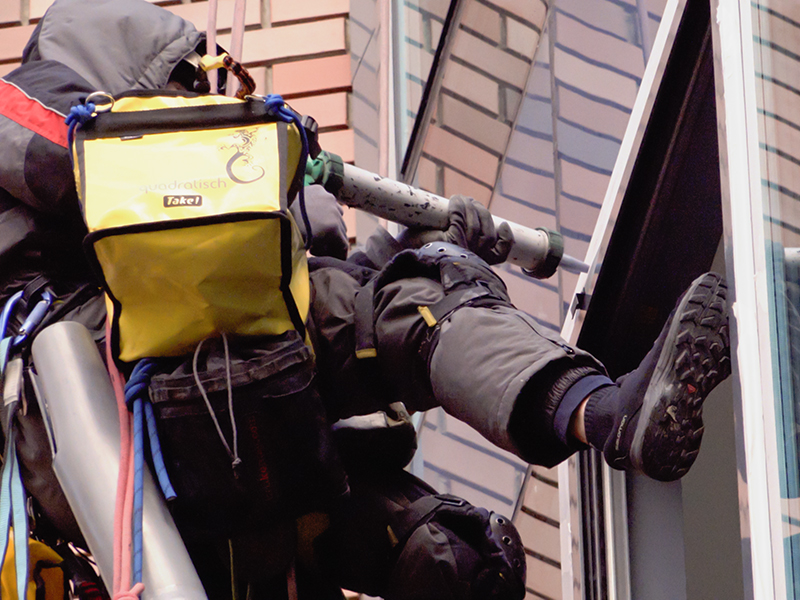 Герметизация фасадного остекления