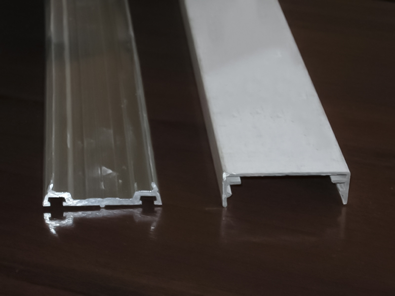 Декоративная крышка и прижимная планка алюминиевых окон