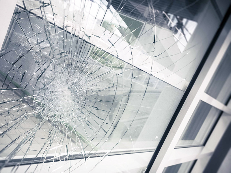 Замена разбитых стеклопакетов