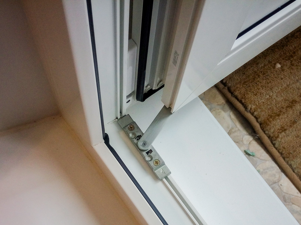 Ограничитель открывания створки