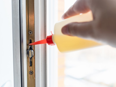 Чистка и смазка фурнитуры