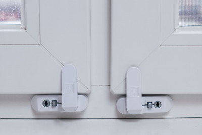 Установка детских замков