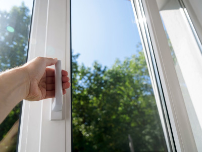 Установка открывающейся створки в глухое остекление