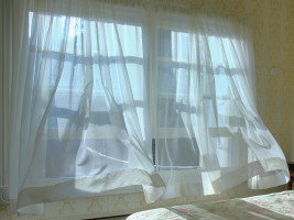 Дует из окна