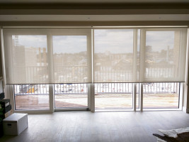 Окна выходят на солнечную сторону - летом жарко в помещении