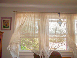 Дует из окна