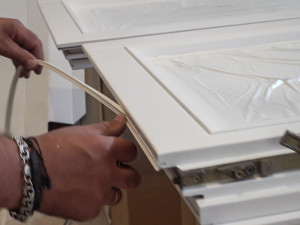 установка белого уплотнителя