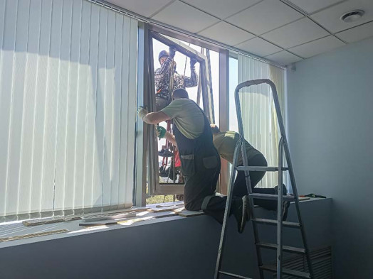 установка рамы в проём