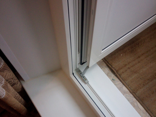 ограничитель открывания средний план