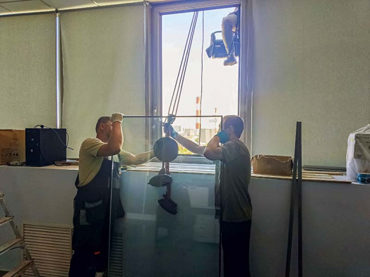 установка стеклопакета в створку 1