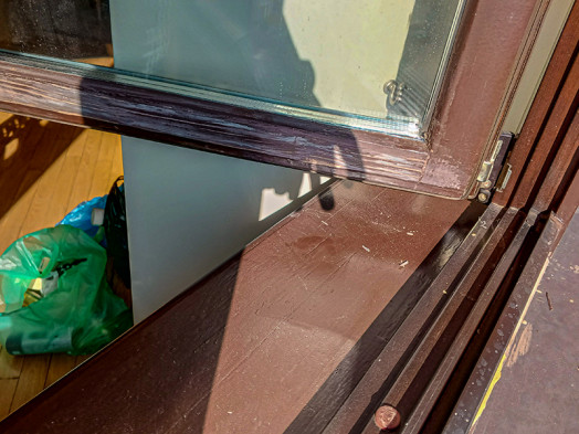 Повреждения деревянной створки