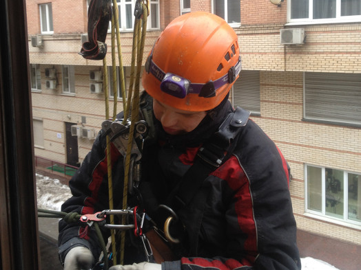 альпинист крупный план